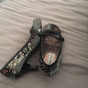 Super cute Steve Madden slip ons with lace detail